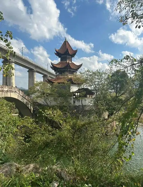 Dongfeng Town, Wudang District