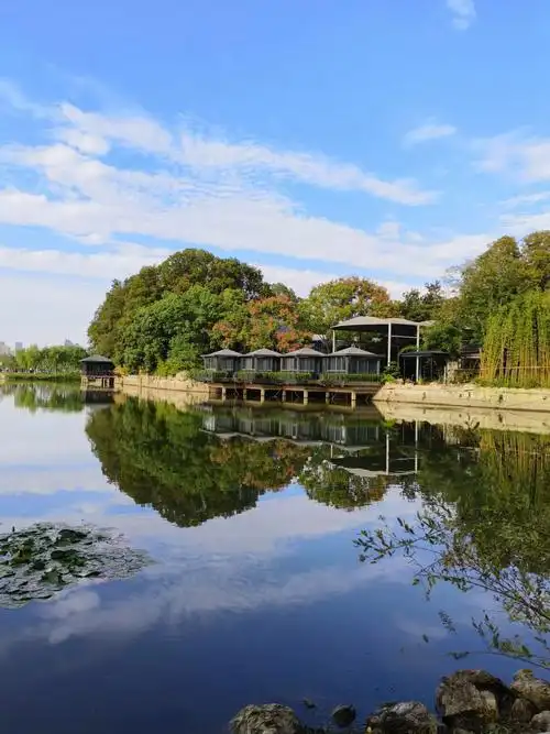 Donghu Park