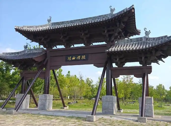 Yingzhou West Lake