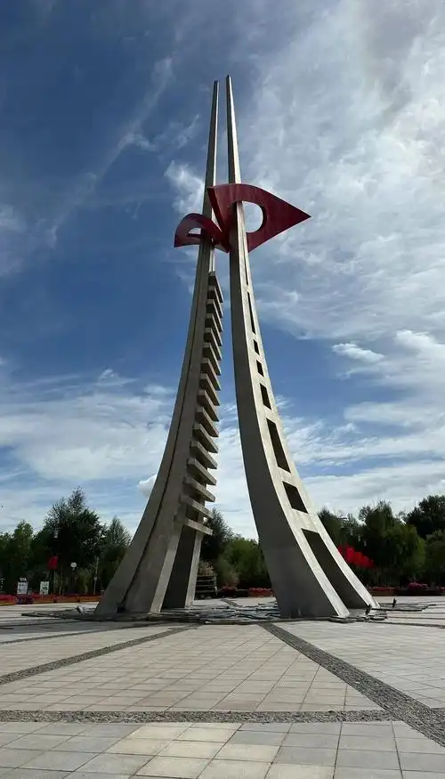 Golmud Cultural Square