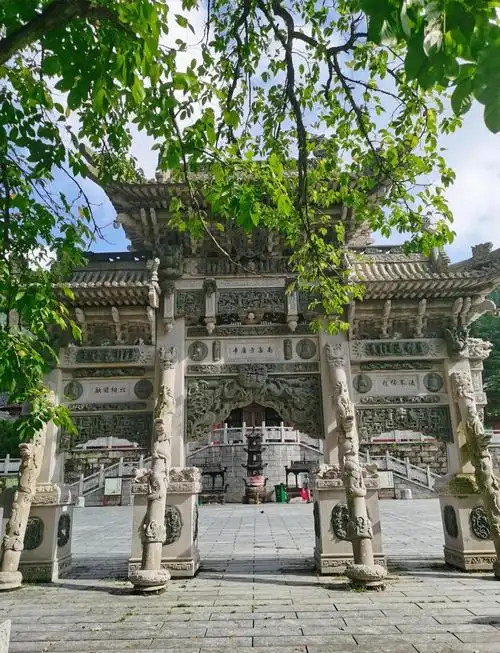 Fangguang Temple