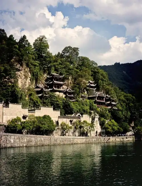Qinglong Cave