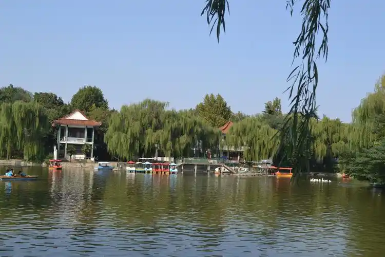 Huanhe Park