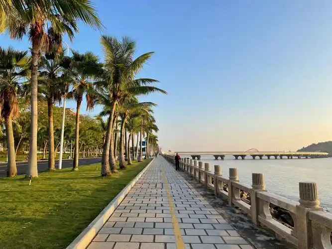 Lovers' Road Seaside Promenade